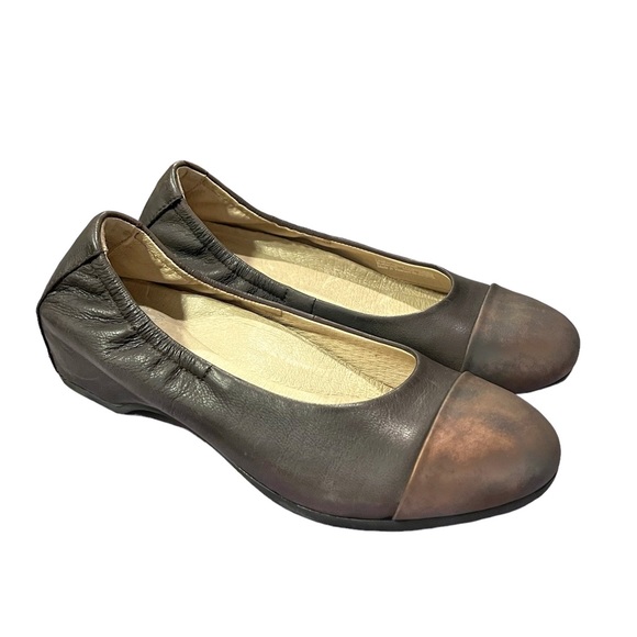 Dansko Lisanne Chocolate Burnished Nubuck Hidden Wedge Flat - Picture 2 of 8